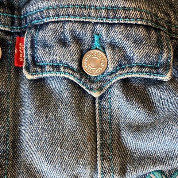 Levi’s Denim Jacket with flower details - Picture 6 of 6